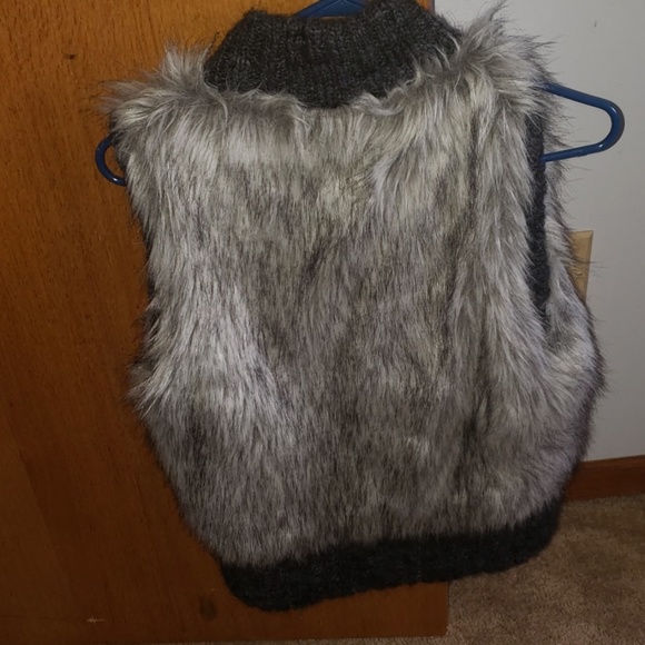 Fur vests - Picture 3 of 3
